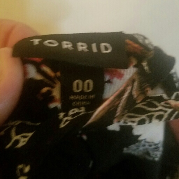 Long sleeveless dress w/black bolero shrug. - Picture 4 of 4